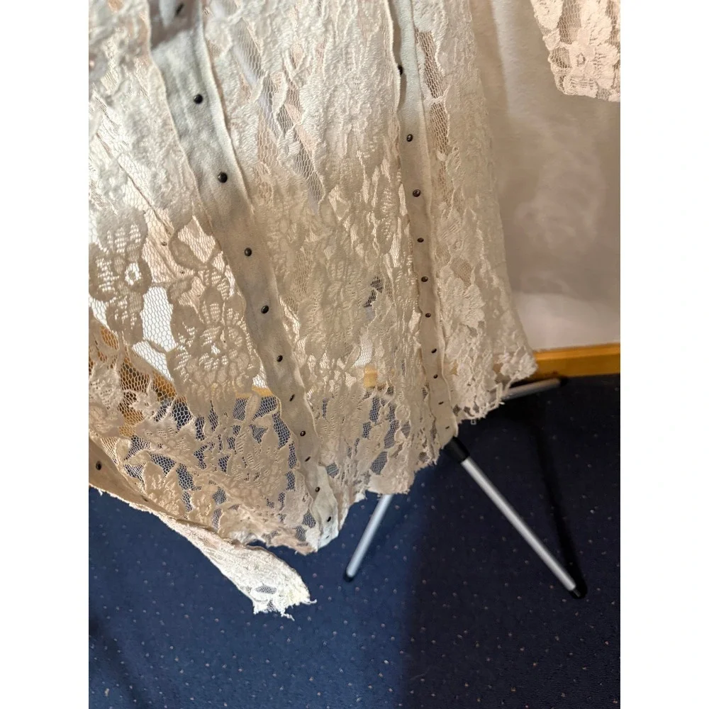 Vocal lace duster